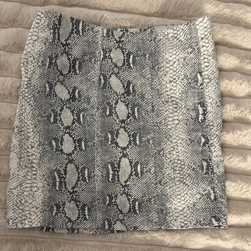 Free People skirt gray snakeskin print size 4